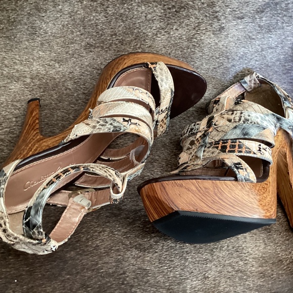 Charlotte Russe Multi Colored Strap Detail Peep Toe Heels - Picture 6 of 13